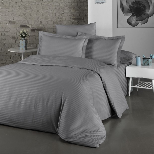 Постельное белье сатин страйп с простыней на резинке в подарочной упаковке - Мокрый асфальт
